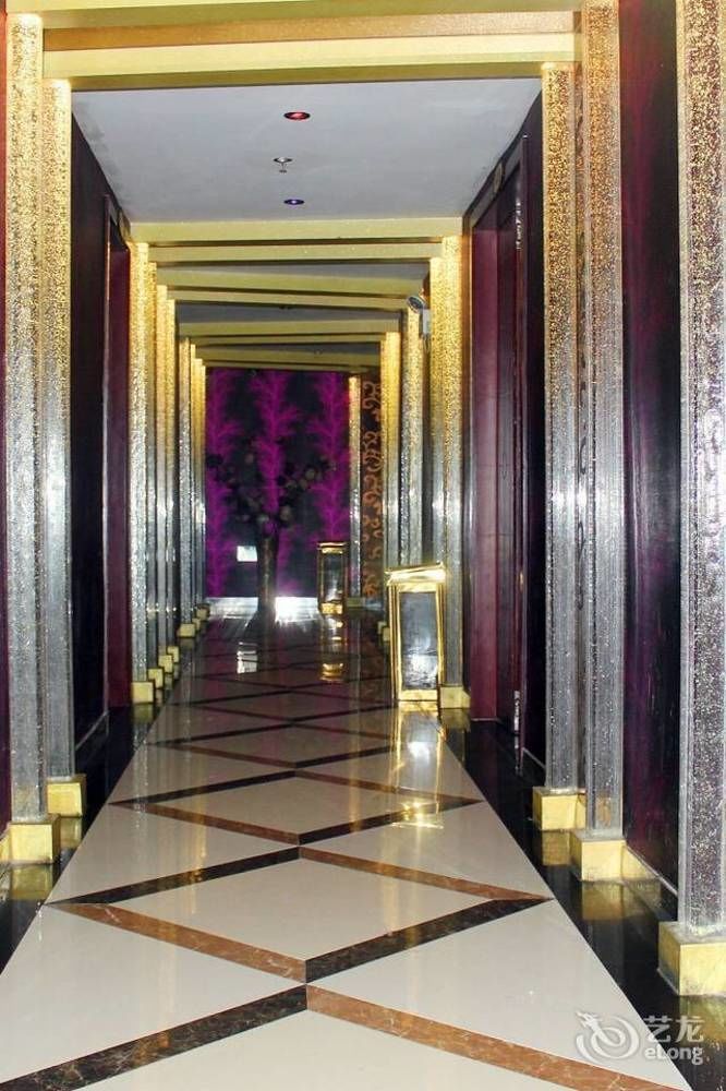 Chengdu Ronghome Hotel Exterior photo