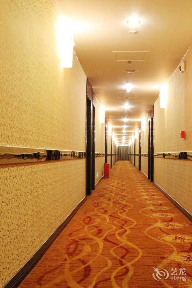 Chengdu Ronghome Hotel Exterior photo