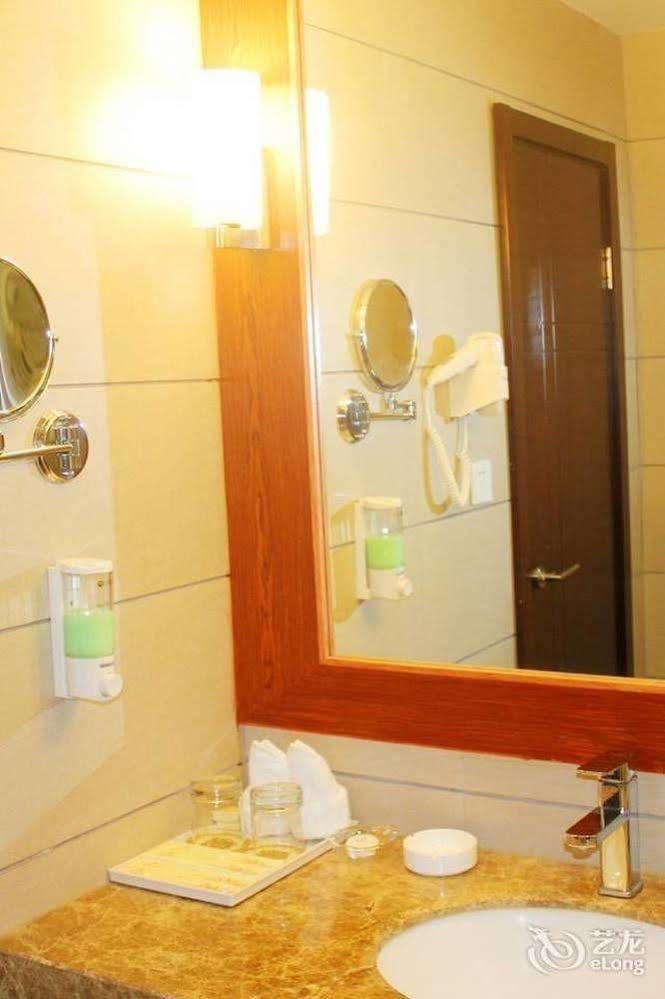Chengdu Ronghome Hotel Exterior photo