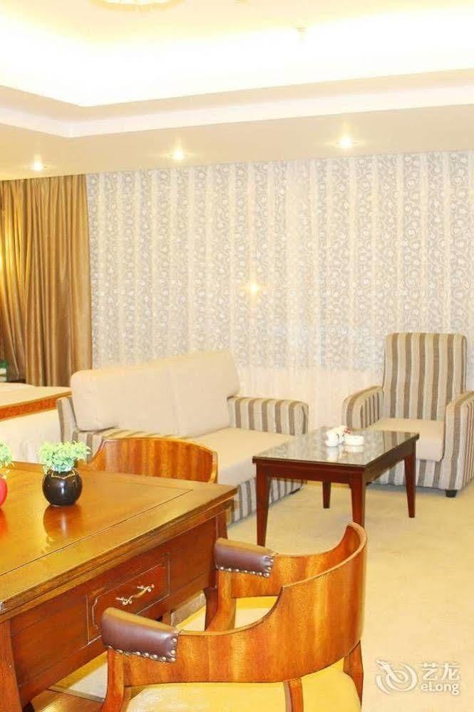 Chengdu Ronghome Hotel Exterior photo